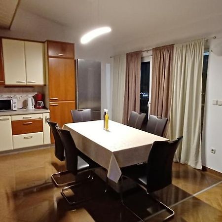 אומיס Apartment Nevena מראה חיצוני תמונה
