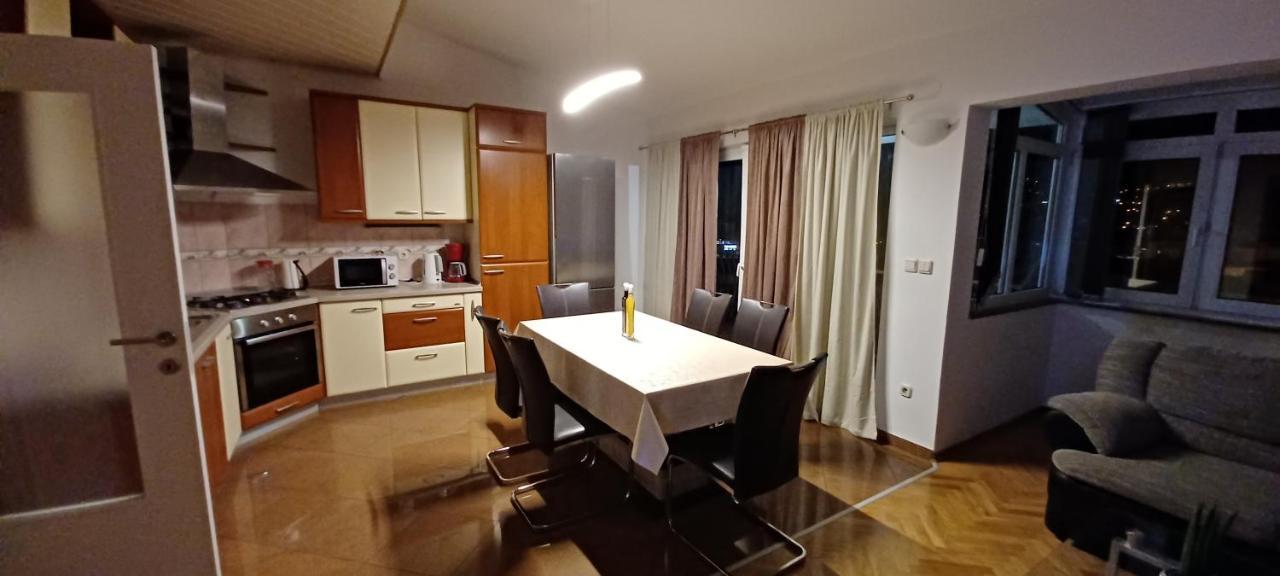 אומיס Apartment Nevena מראה חיצוני תמונה