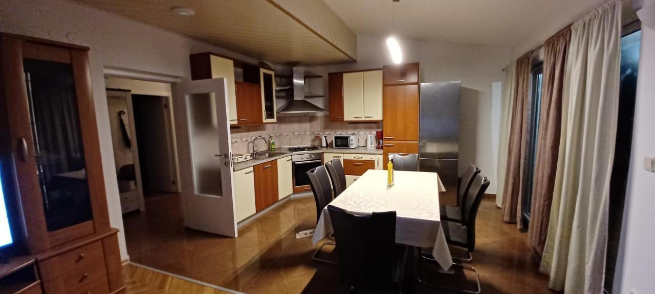 אומיס Apartment Nevena מראה חיצוני תמונה