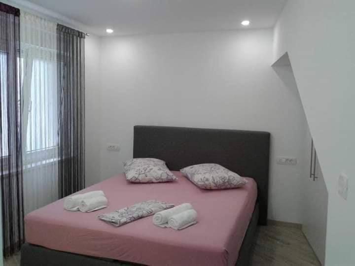 אומיס Apartment Nevena מראה חיצוני תמונה