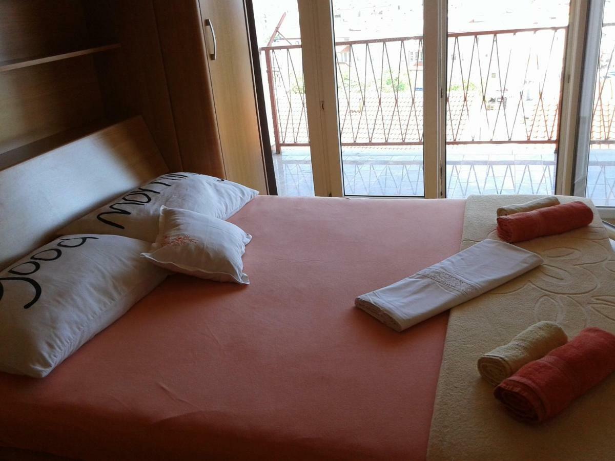 אומיס Apartment Nevena מראה חיצוני תמונה